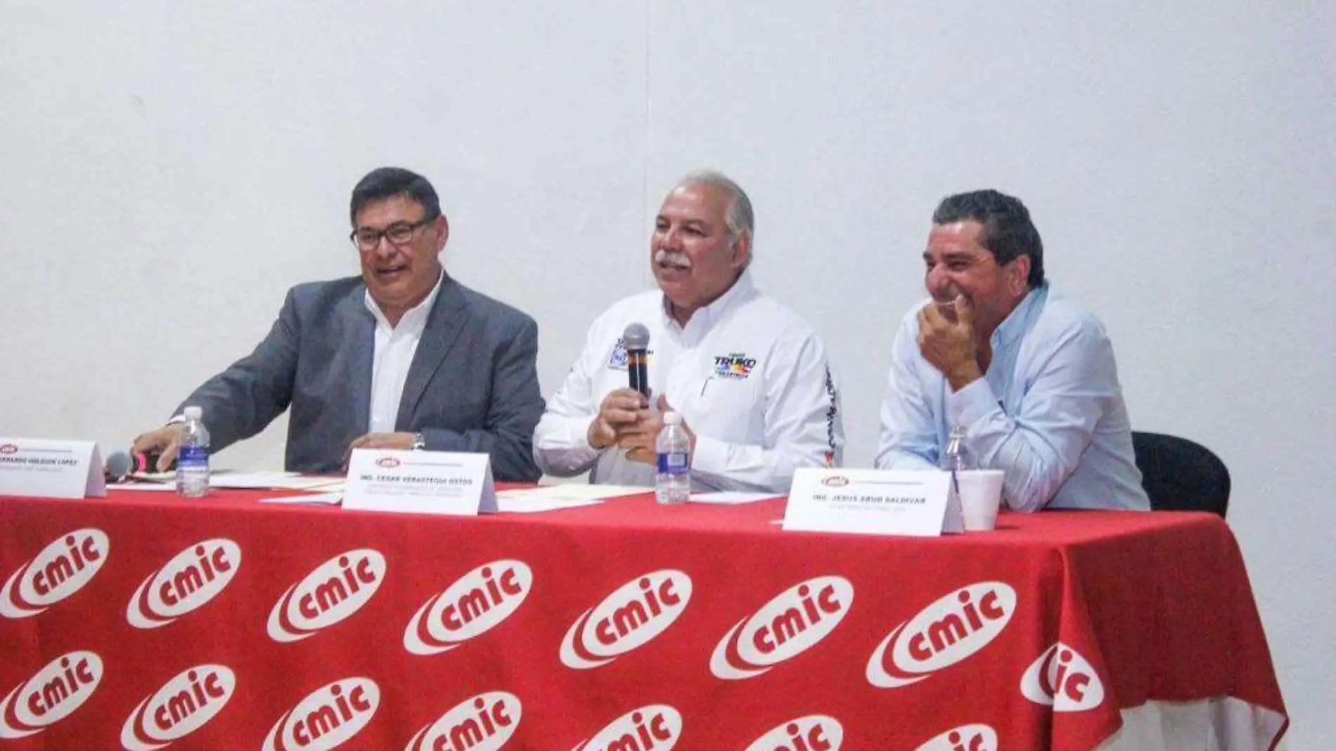 El Truko con integrantes de la CMIC en Tampico Equipo de campaña de César Verástegui